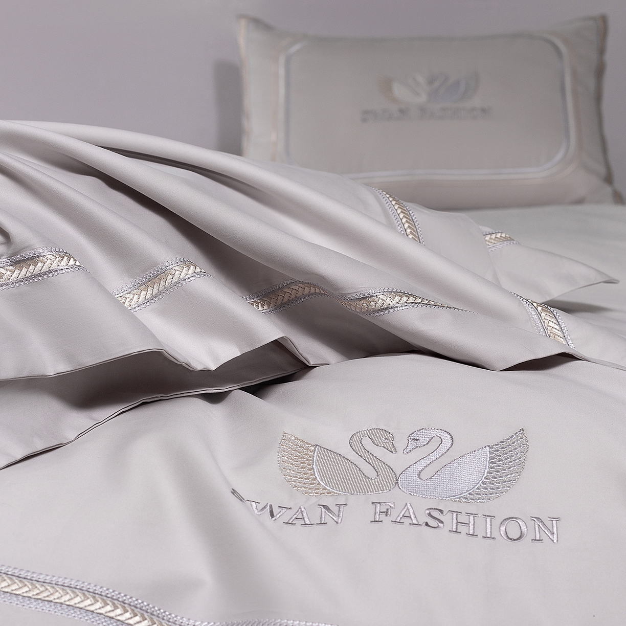 91家纺网 家纺一手货源 找家纺 高大尚婚庆馆 2025新款长绒棉磨毛四件套-施华洛 施华洛-绅士灰