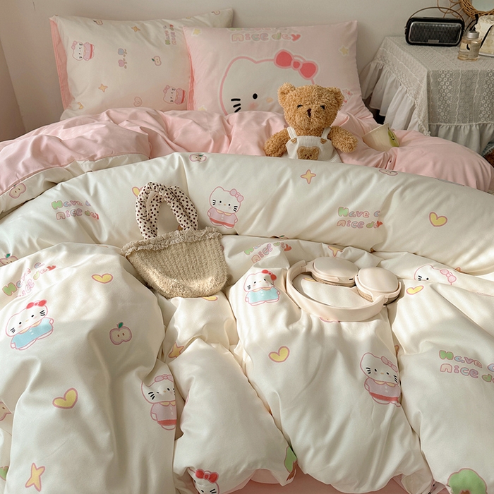 91家纺网 家纺一手货源 找家纺 桃心家居 2025新款A类亲肤舒适软糯云柔水洗棉数码印花混搭四件套-少女卡通奶乎乎 云柔水洗棉-奶咖心愿猫