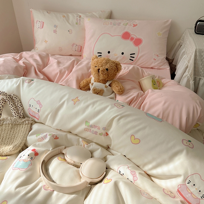 91家纺网 家纺一手货源 找家纺 桃心家居 2025新款A类亲肤舒适软糯云柔水洗棉数码印花混搭四件套-少女卡通奶乎乎 云柔水洗棉-奶咖心愿猫