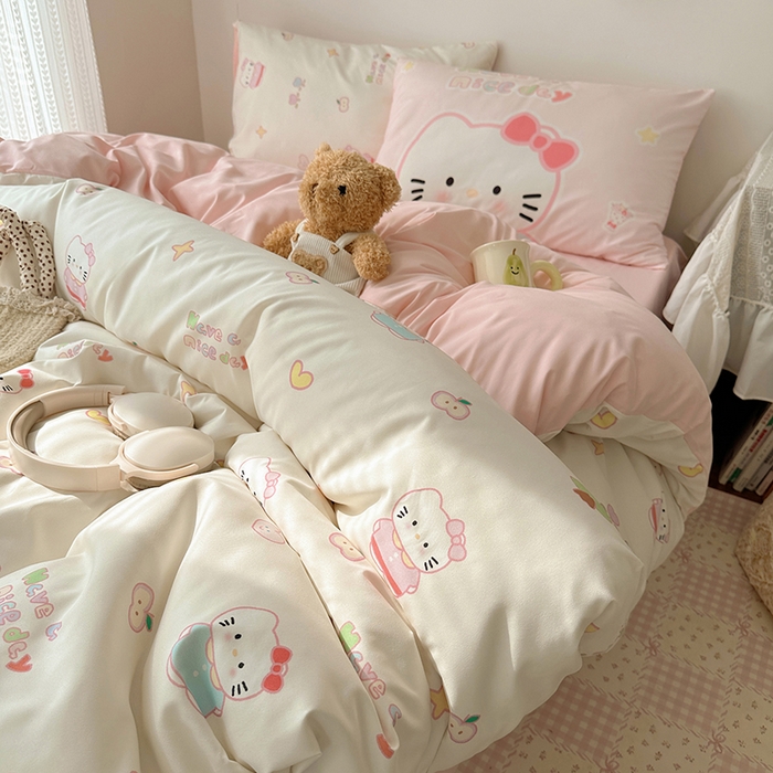 91家纺网 家纺一手货源 找家纺 桃心家居 2025新款A类亲肤舒适软糯云柔水洗棉数码印花混搭四件套-少女卡通奶乎乎 云柔水洗棉-奶咖心愿猫