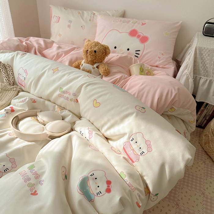 91家纺网 家纺一手货源 找家纺 桃心家居 2025新款A类亲肤舒适软糯云柔水洗棉数码印花混搭四件套-少女卡通奶乎乎 云柔水洗棉-奶咖心愿猫