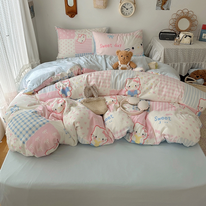 91家纺网 家纺一手货源 找家纺 桃心家居 2025新款A类亲肤舒适软糯云柔水洗棉数码印花混搭四件套-少女卡通奶乎乎 云柔水洗棉-甜甜布偶猫
