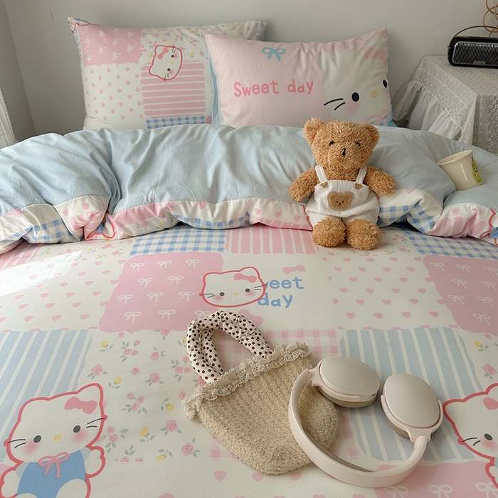 91家纺网 家纺一手货源 找家纺 桃心家居 2025新款A类亲肤舒适软糯云柔水洗棉数码印花混搭四件套-少女卡通奶乎乎 云柔水洗棉-甜甜布偶猫