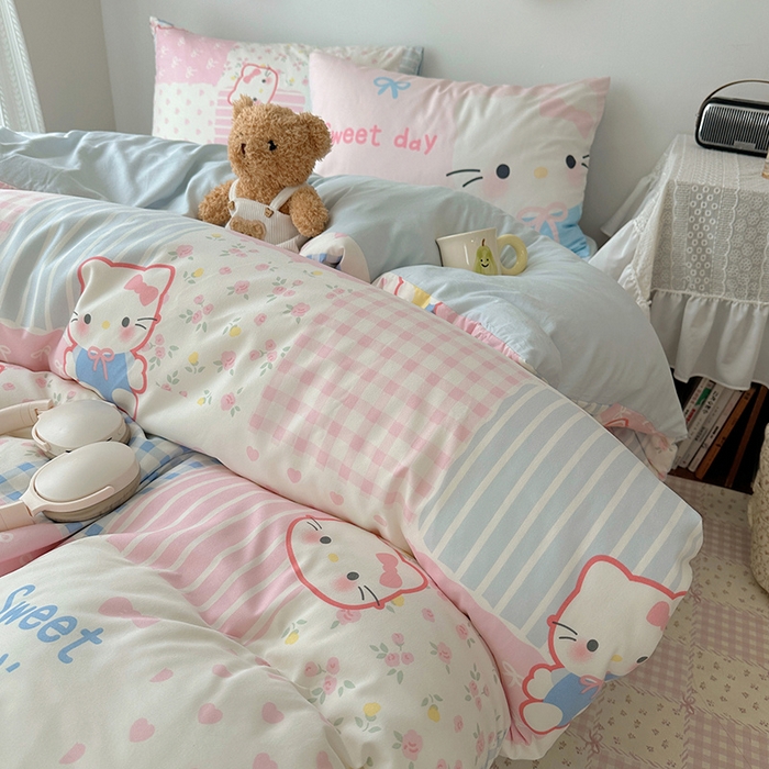 91家纺网 家纺一手货源 找家纺 桃心家居 2025新款A类亲肤舒适软糯云柔水洗棉数码印花混搭四件套-少女卡通奶乎乎 云柔水洗棉-甜甜布偶猫