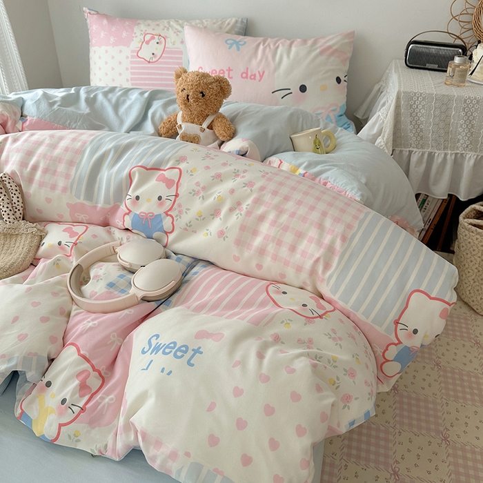 91家纺网 家纺一手货源 找家纺 桃心家居 2025新款A类亲肤舒适软糯云柔水洗棉数码印花混搭四件套-少女卡通奶乎乎 云柔水洗棉-甜甜布偶猫