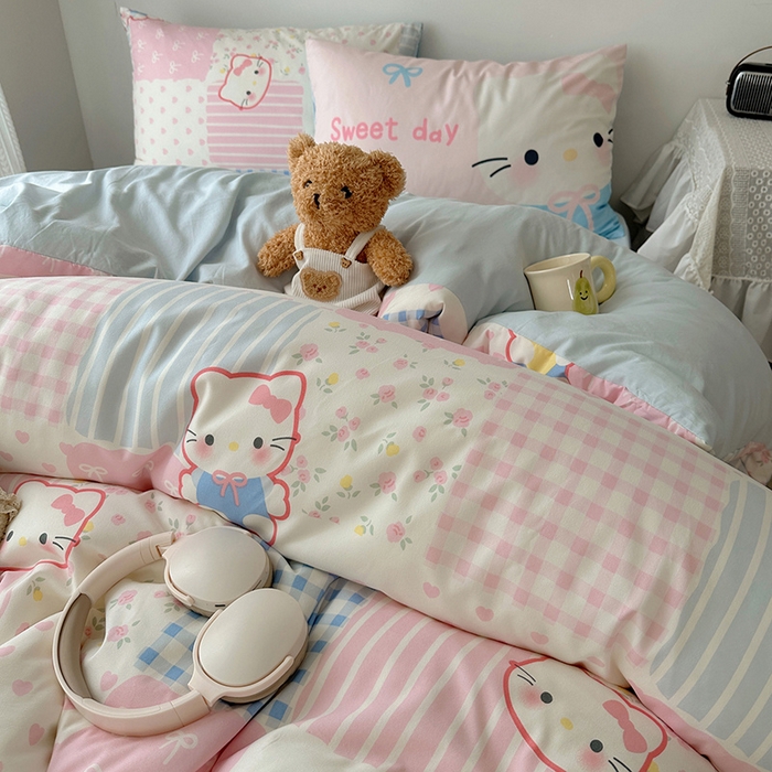 91家纺网 家纺一手货源 找家纺 桃心家居 2025新款A类亲肤舒适软糯云柔水洗棉数码印花混搭四件套-少女卡通奶乎乎 云柔水洗棉-甜甜布偶猫