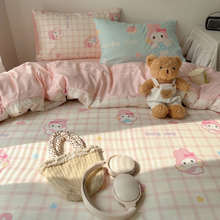 91家纺网 家纺一手货源 找家纺 桃心家居 2025新款A类亲肤舒适软糯云柔水洗棉数码印花混搭四件套-少女卡通奶乎乎 云柔水洗棉-甜甜圈美蒂