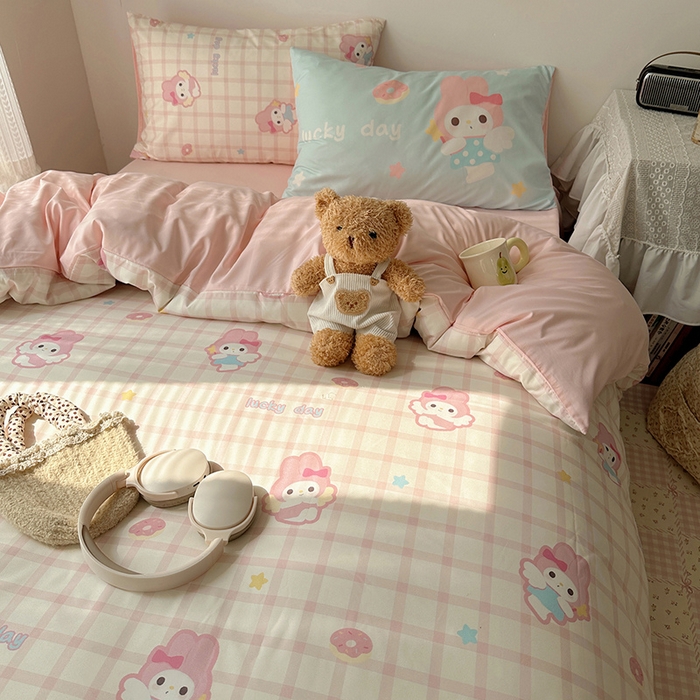 91家纺网 家纺一手货源 找家纺 桃心家居 2025新款A类亲肤舒适软糯云柔水洗棉数码印花混搭四件套-少女卡通奶乎乎 云柔水洗棉-甜甜圈美蒂