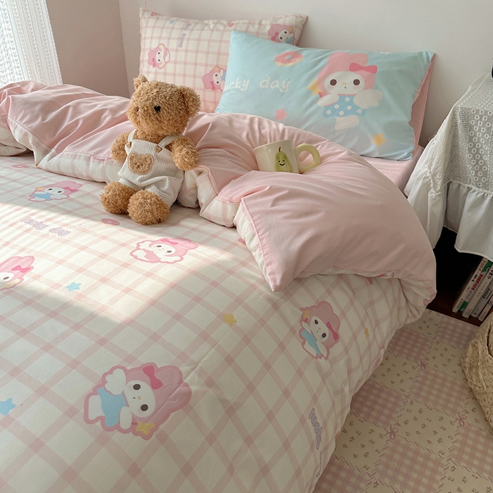 91家纺网 家纺一手货源 找家纺 桃心家居 2025新款A类亲肤舒适软糯云柔水洗棉数码印花混搭四件套-少女卡通奶乎乎 云柔水洗棉-甜甜圈美蒂