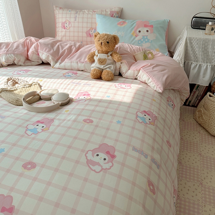 91家纺网 家纺一手货源 找家纺 桃心家居 2025新款A类亲肤舒适软糯云柔水洗棉数码印花混搭四件套-少女卡通奶乎乎 云柔水洗棉-甜甜圈美蒂