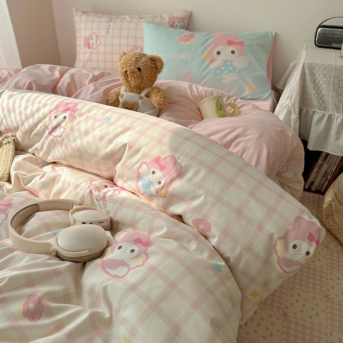 91家纺网 家纺一手货源 找家纺 桃心家居 2025新款A类亲肤舒适软糯云柔水洗棉数码印花混搭四件套-少女卡通奶乎乎 云柔水洗棉-甜甜圈美蒂