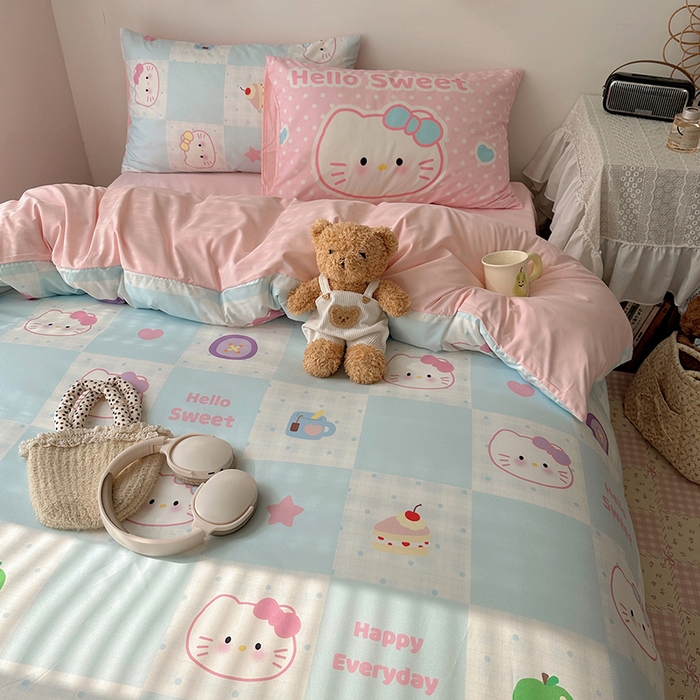 91家纺网 家纺一手货源 找家纺 桃心家居 2025新款A类亲肤舒适软糯云柔水洗棉数码印花混搭四件套-少女卡通奶乎乎 云柔水洗棉-甜心蓝格猫