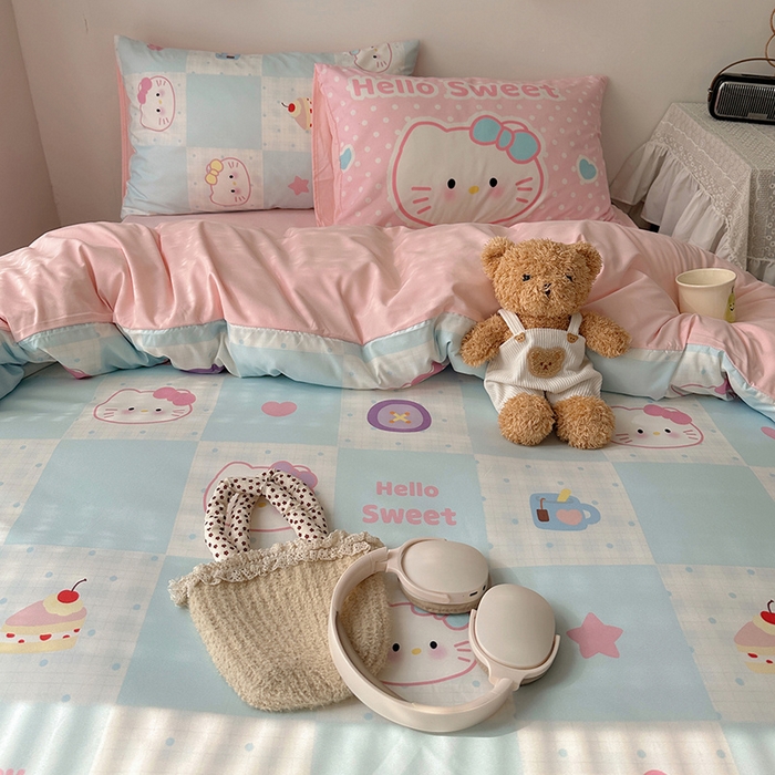 91家纺网 家纺一手货源 找家纺 桃心家居 2025新款A类亲肤舒适软糯云柔水洗棉数码印花混搭四件套-少女卡通奶乎乎 云柔水洗棉-甜心蓝格猫