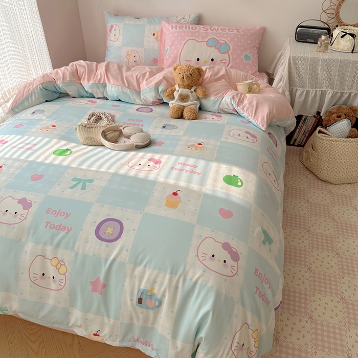 91家纺网 家纺一手货源 找家纺 桃心家居 2025新款A类亲肤舒适软糯云柔水洗棉数码印花混搭四件套-少女卡通奶乎乎 云柔水洗棉-甜心蓝格猫