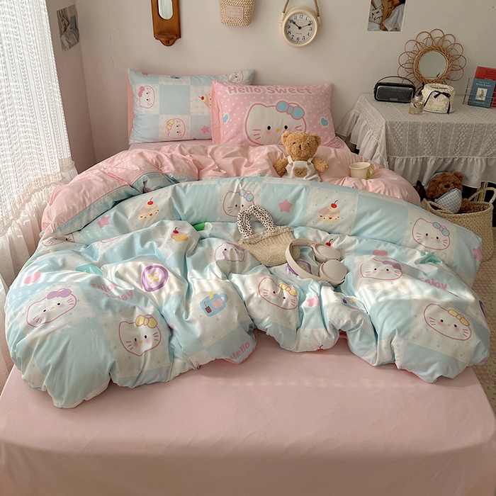 91家纺网 家纺一手货源 找家纺 桃心家居 2025新款A类亲肤舒适软糯云柔水洗棉数码印花混搭四件套-少女卡通奶乎乎 云柔水洗棉-甜心蓝格猫