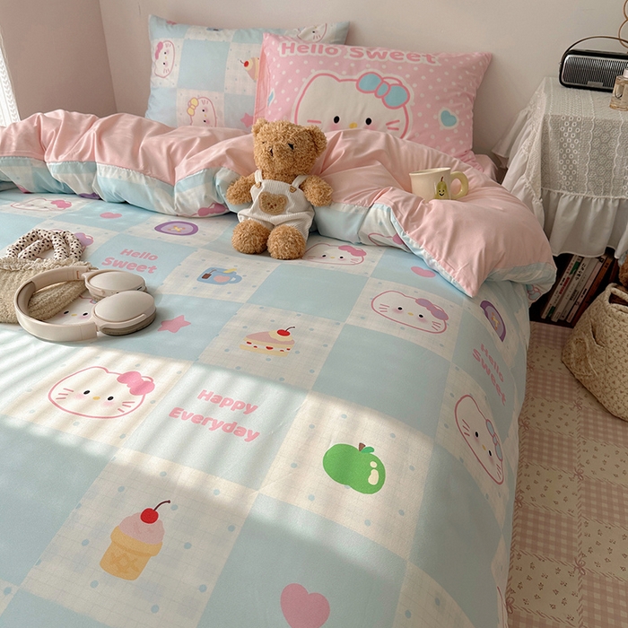 91家纺网 家纺一手货源 找家纺 桃心家居 2025新款A类亲肤舒适软糯云柔水洗棉数码印花混搭四件套-少女卡通奶乎乎 云柔水洗棉-甜心蓝格猫