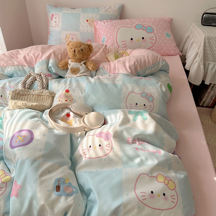 91家纺网 家纺一手货源 找家纺 桃心家居 2025新款A类亲肤舒适软糯云柔水洗棉数码印花混搭四件套-少女卡通奶乎乎 云柔水洗棉-甜心蓝格猫