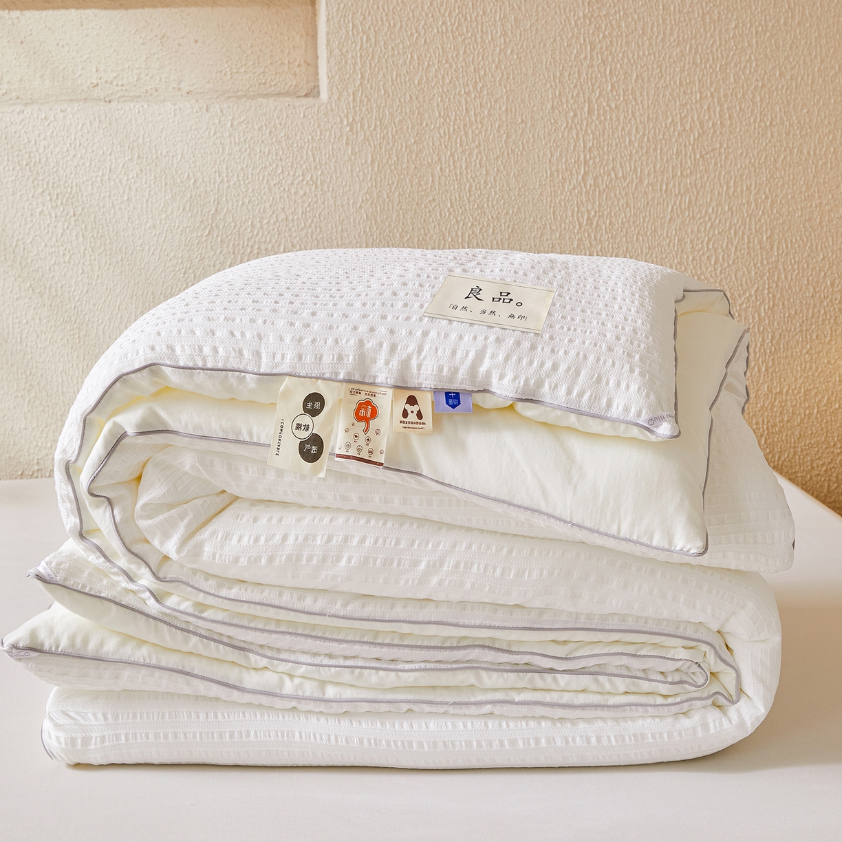 91家纺网 家纺一手货源 找家纺 金喜家居 2025秋冬新款色织提花大豆被学生被被子被芯春秋被冬被 月光白