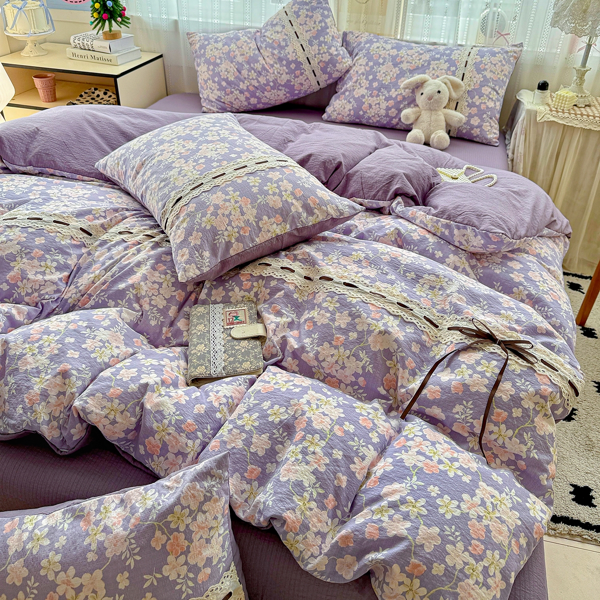 91家纺网 家纺一手货源 找家纺 仟网汇 2025新款古法水洗棉全棉花边蝴蝶结四件套 花开满园