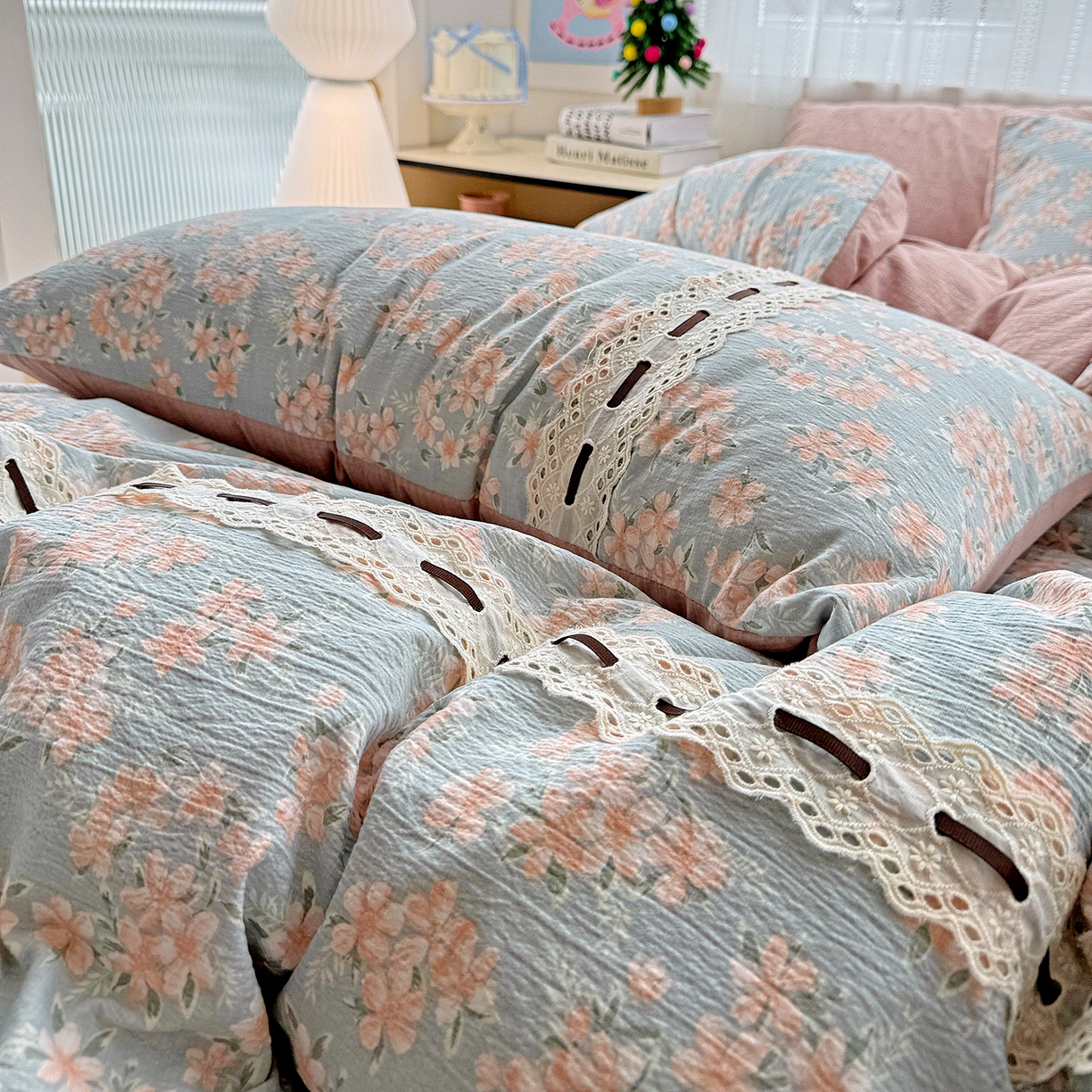 91家纺网 家纺一手货源 找家纺 仟网汇 2025新款古法水洗棉全棉花边蝴蝶结四件套 雅集