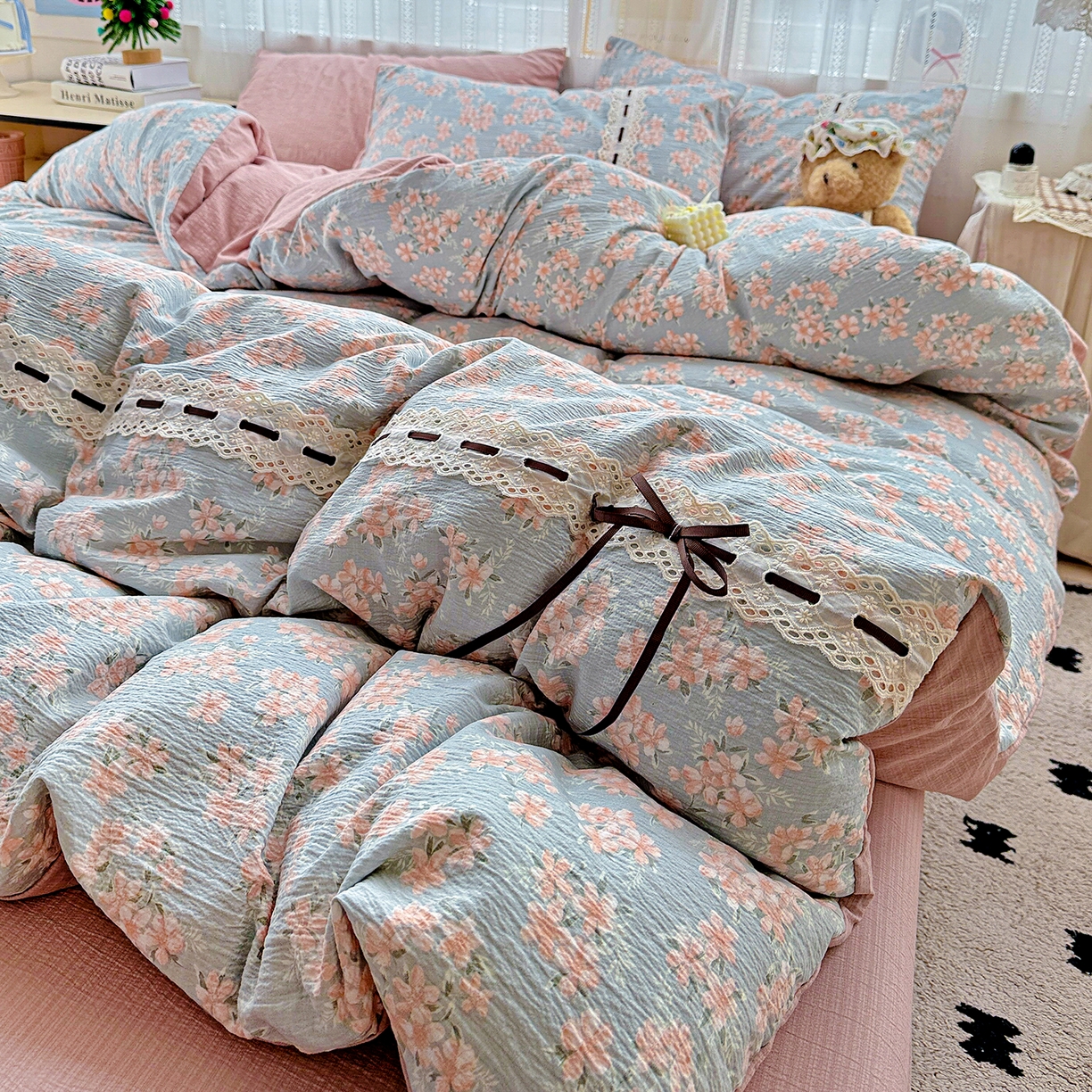 91家纺网 家纺一手货源 找家纺 仟网汇 2025新款古法水洗棉全棉花边蝴蝶结四件套 雅集