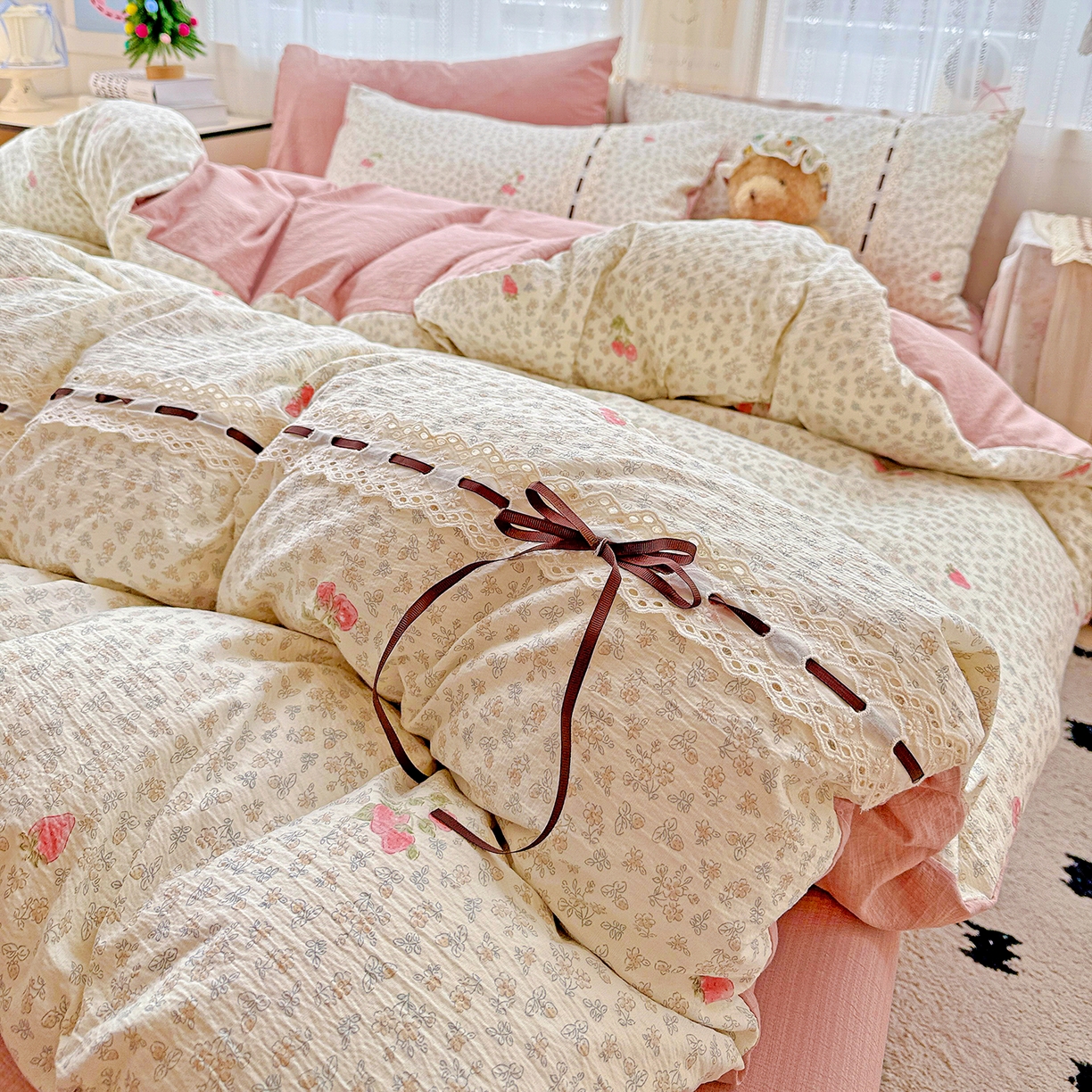 91家纺网 家纺一手货源 找家纺 仟网汇 2025新款古法水洗棉全棉花边蝴蝶结四件套 悠然雅居