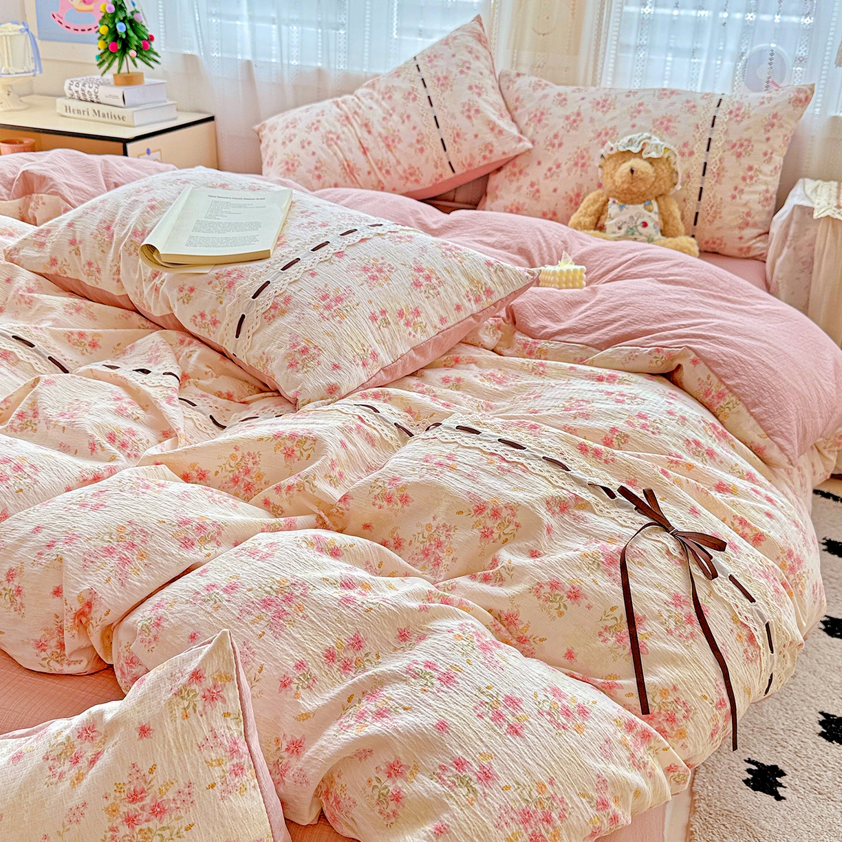 91家纺网 家纺一手货源 找家纺 仟网汇 2025新款古法水洗棉全棉花边蝴蝶结四件套 雅漫花语