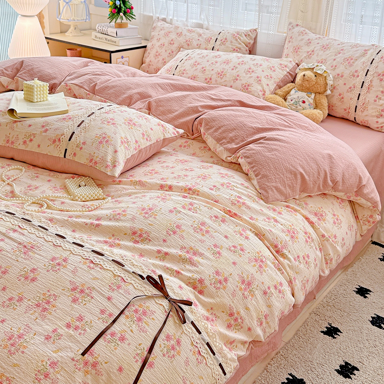 91家纺网 家纺一手货源 找家纺 仟网汇 2025新款古法水洗棉全棉花边蝴蝶结四件套 雅漫花语