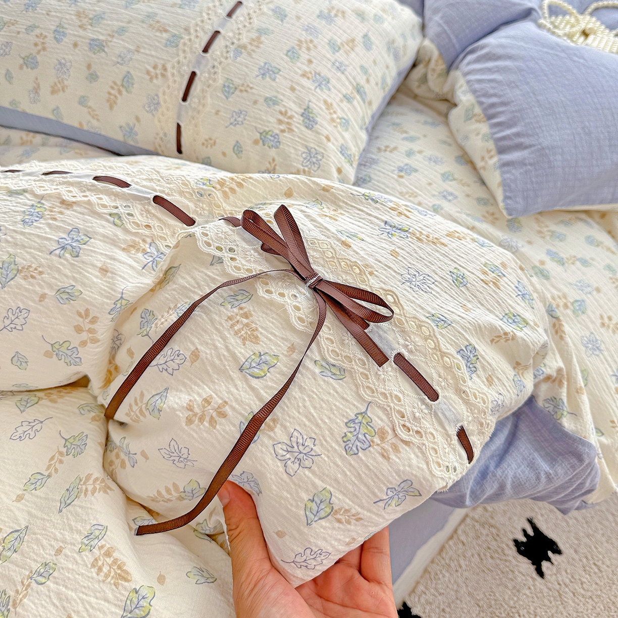 91家纺网 家纺一手货源 找家纺 仟网汇 2025新款古法水洗棉全棉花边蝴蝶结四件套 鸢尾兰