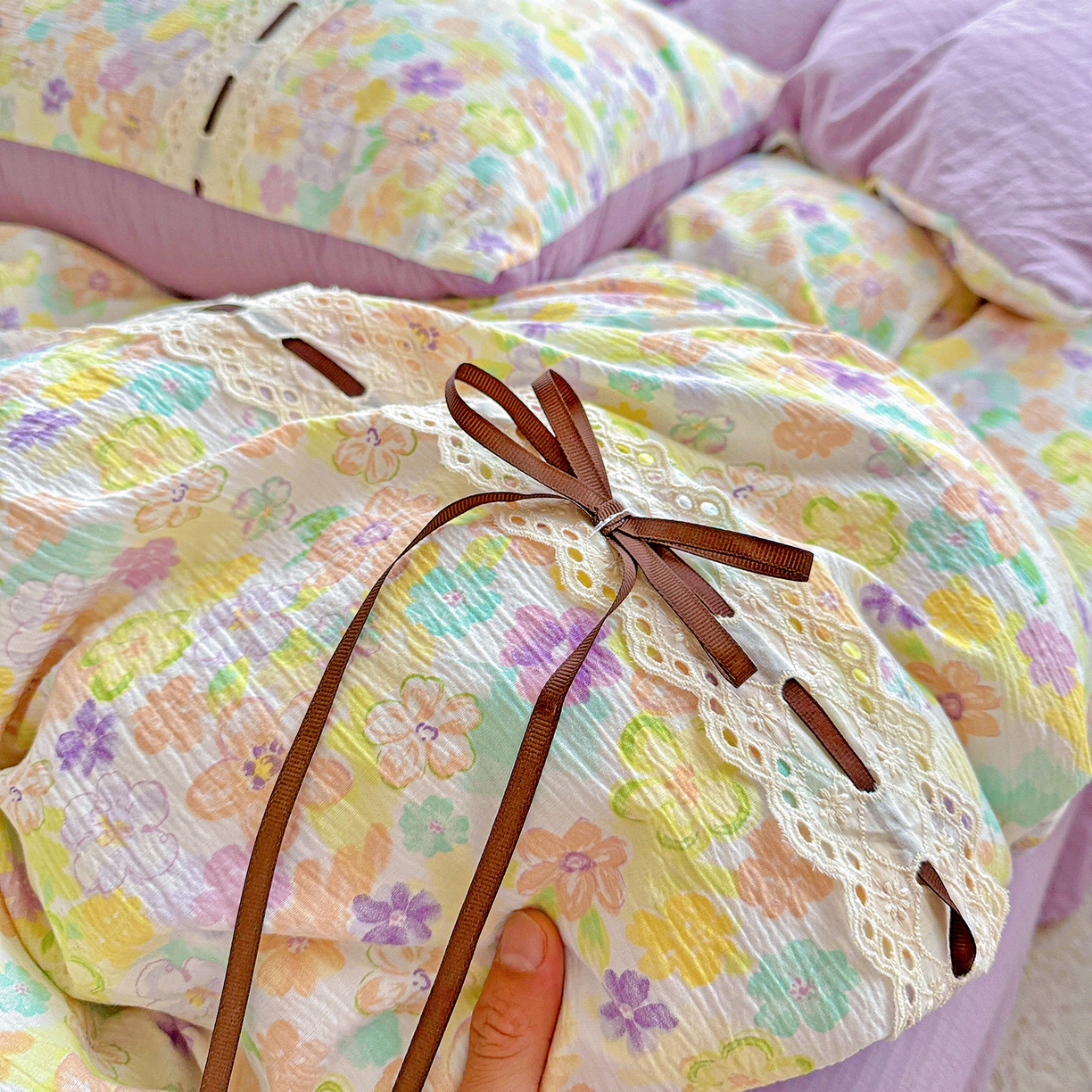 91家纺网 家纺一手货源 找家纺 仟网汇 2025新款古法水洗棉全棉花边蝴蝶结四件套 艾薇