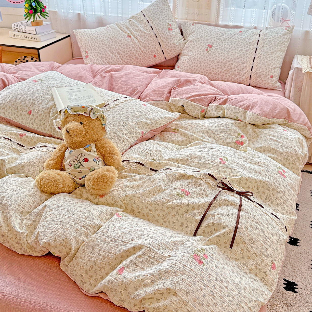 91家纺网 家纺一手货源 找家纺 仟网汇 2025新款古法水洗棉全棉花边蝴蝶结四件套 悠然雅居