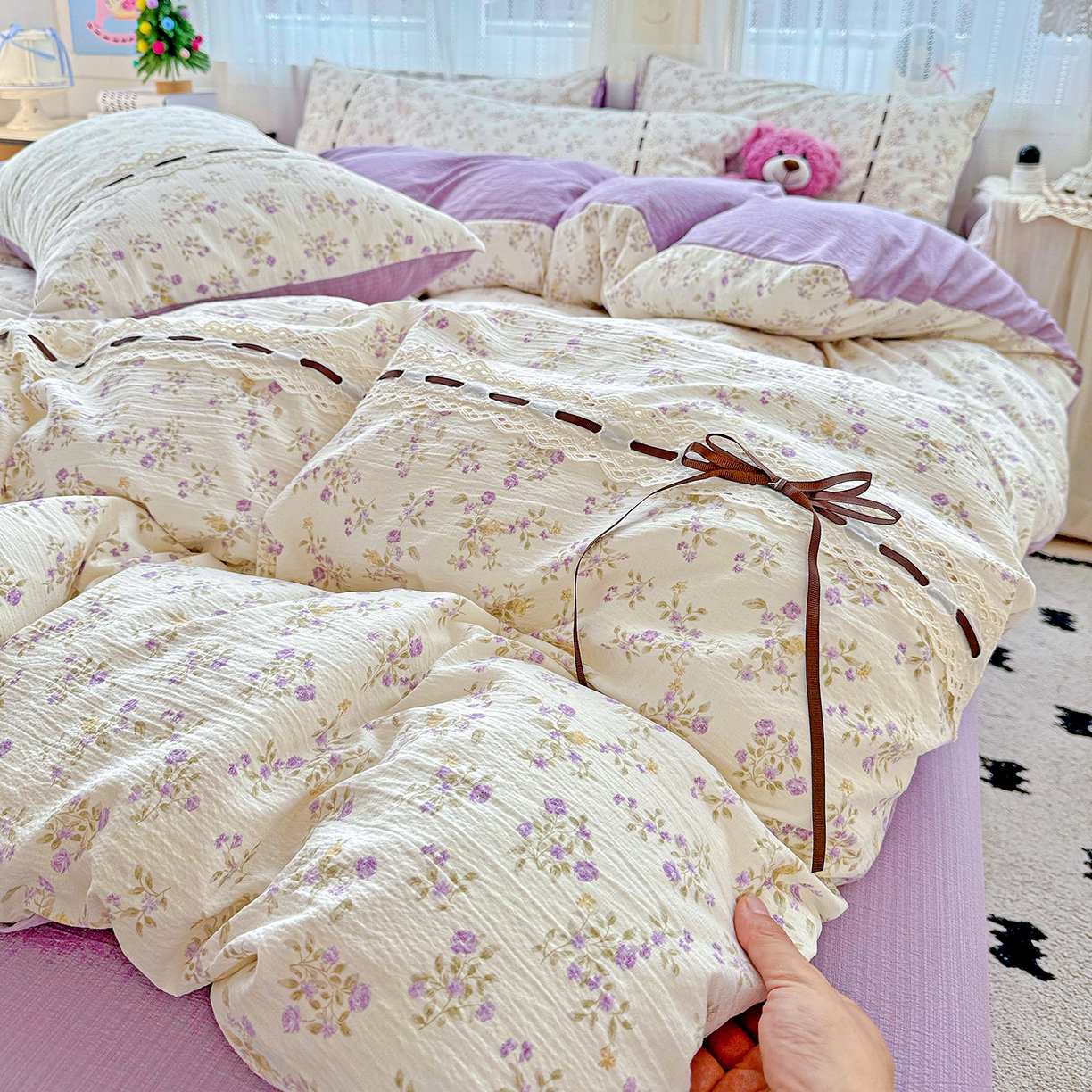 91家纺网 家纺一手货源 找家纺 仟网汇 2025新款古法水洗棉全棉花边蝴蝶结四件套 紫郁