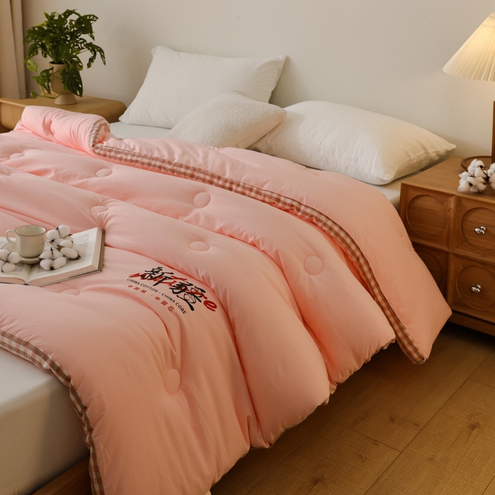 91家纺网 家纺一手货源 找家纺 雯雨家纺 2025新款100%水洗棉棉花冬被 新疆棉-粉色