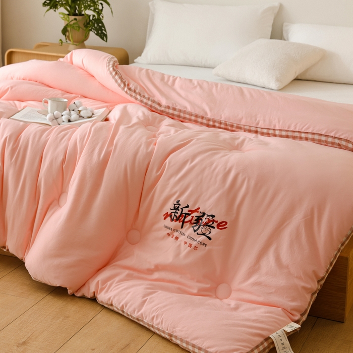91家纺网 家纺一手货源 找家纺 雯雨家纺 2025新款100%水洗棉棉花冬被 新疆棉-粉色