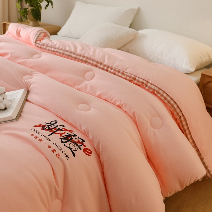 91家纺网 家纺一手货源 找家纺 雯雨家纺 2025新款100%水洗棉棉花冬被 新疆棉-粉色