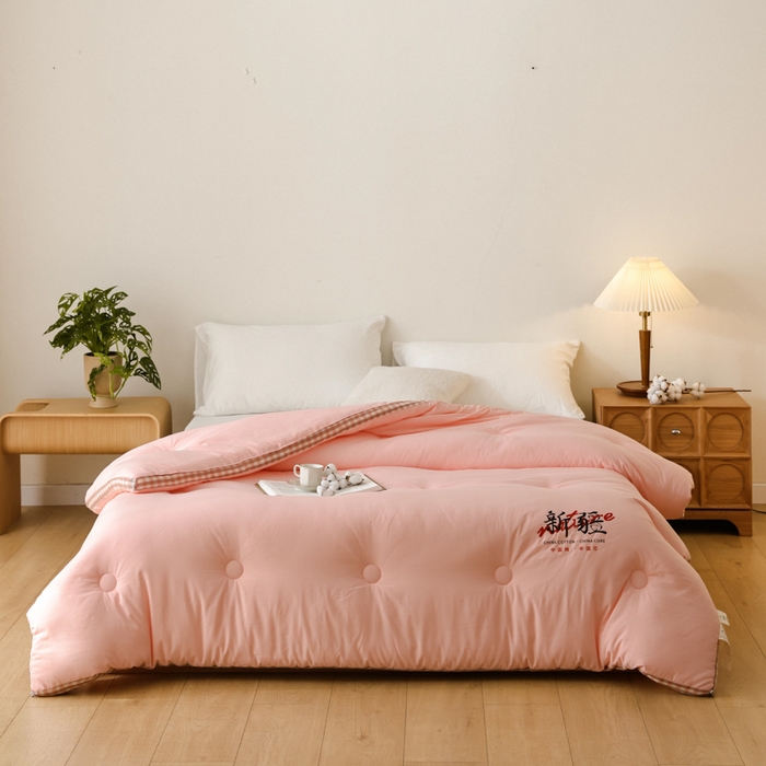 91家纺网 家纺一手货源 找家纺 雯雨家纺 2025新款100%水洗棉棉花冬被 新疆棉-粉色