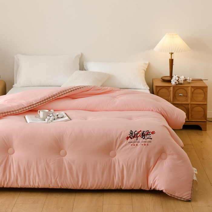 91家纺网 家纺一手货源 找家纺 雯雨家纺 2025新款100%水洗棉棉花冬被 新疆棉-粉色