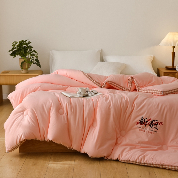 91家纺网 家纺一手货源 找家纺 雯雨家纺 2025新款100%水洗棉棉花冬被 新疆棉-粉色