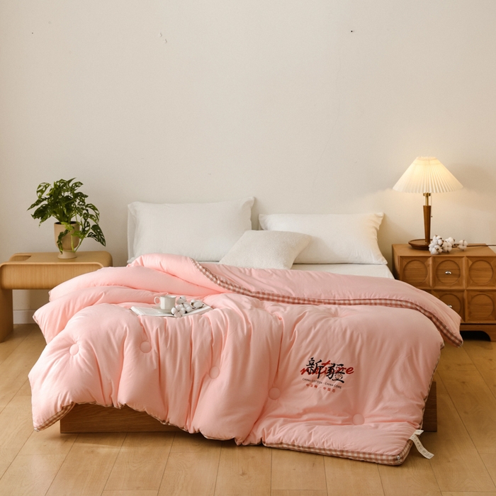 91家纺网 家纺一手货源 找家纺 雯雨家纺 2025新款100%水洗棉棉花冬被 新疆棉-粉色