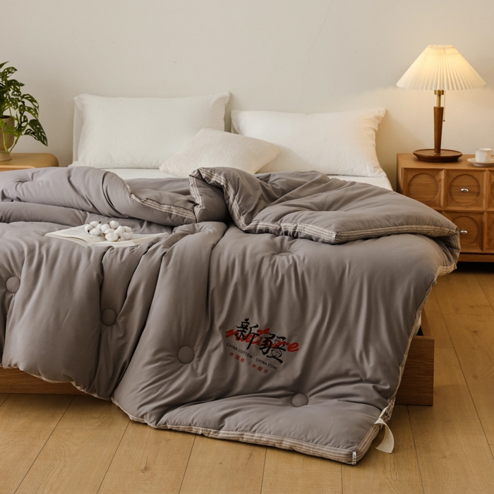 91家纺网 家纺一手货源 找家纺 雯雨家纺 2025新款100%水洗棉棉花冬被 新疆棉-灰色