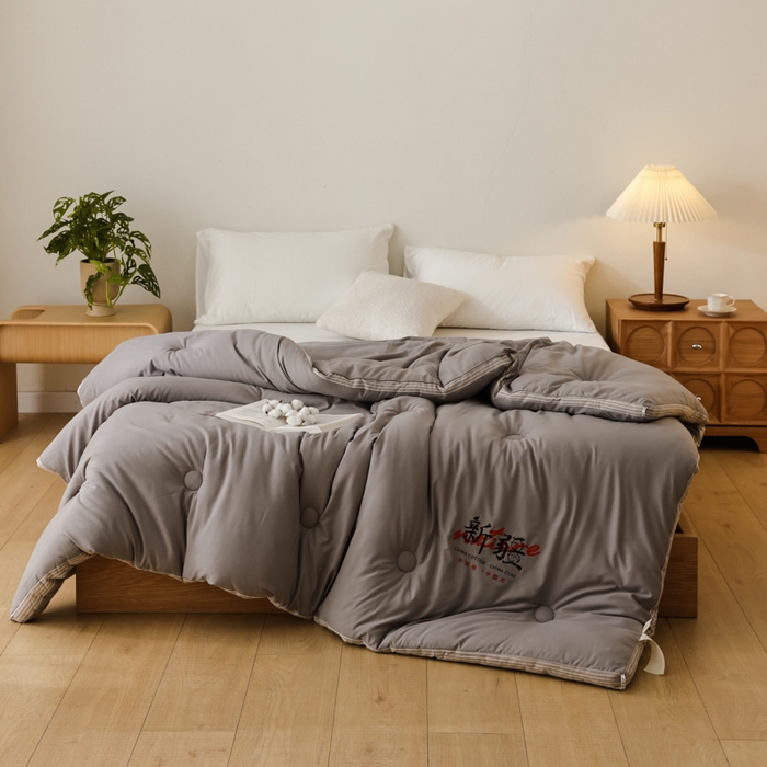 91家纺网 家纺一手货源 找家纺 雯雨家纺 2025新款100%水洗棉棉花冬被 新疆棉-灰色