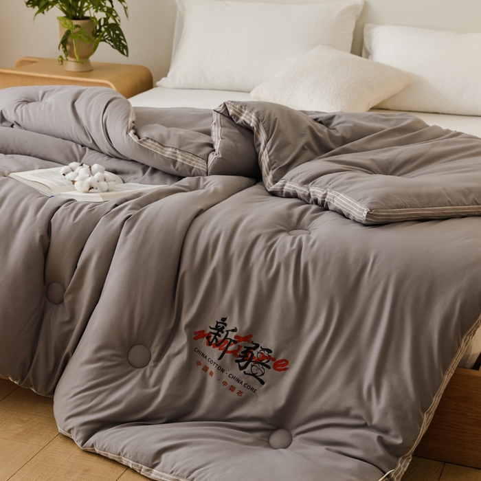 91家纺网 家纺一手货源 找家纺 雯雨家纺 2025新款100%水洗棉棉花冬被 新疆棉-灰色
