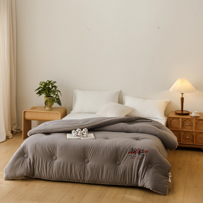 91家纺网 家纺一手货源 找家纺 雯雨家纺 2025新款100%水洗棉棉花冬被 新疆棉-灰色