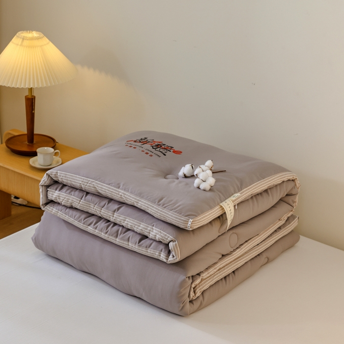 91家纺网 家纺一手货源 找家纺 雯雨家纺 2025新款100%水洗棉棉花冬被 新疆棉-灰色