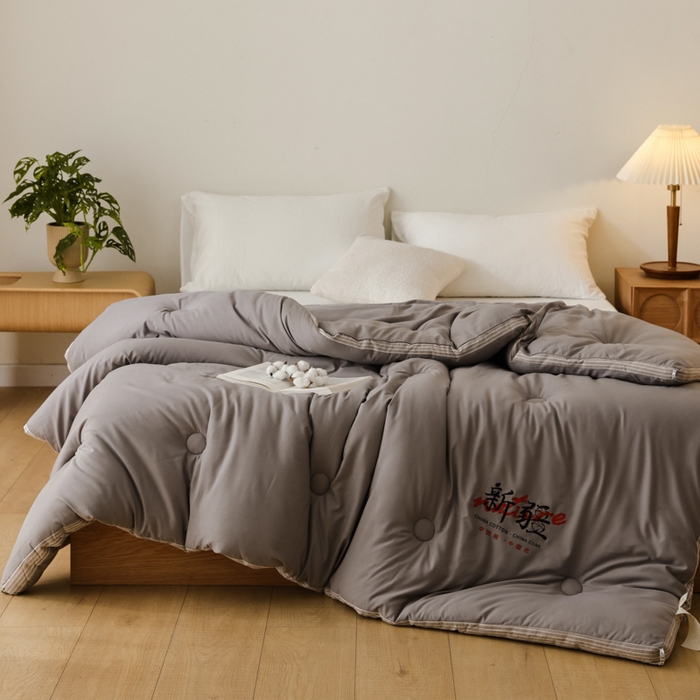 91家纺网 家纺一手货源 找家纺 雯雨家纺 2025新款100%水洗棉棉花冬被 新疆棉-灰色
