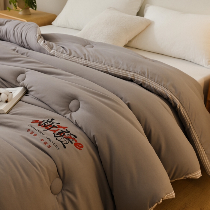 91家纺网 家纺一手货源 找家纺 雯雨家纺 2025新款100%水洗棉棉花冬被 新疆棉-灰色