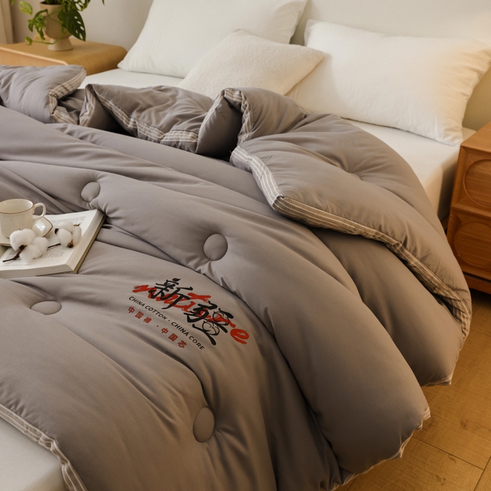 91家纺网 家纺一手货源 找家纺 雯雨家纺 2025新款100%水洗棉棉花冬被 新疆棉-灰色