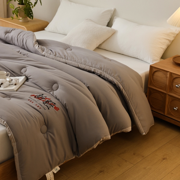 91家纺网 家纺一手货源 找家纺 雯雨家纺 2025新款100%水洗棉棉花冬被 新疆棉-灰色