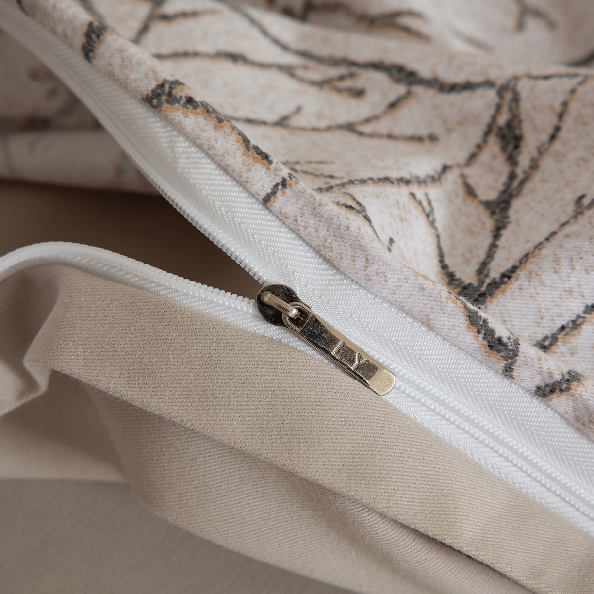 91家纺网 家纺一手货源 找家纺 绫韵家纺 2025秋冬新款印花全棉磨毛冬季加厚纯棉磨毛三件套四件套系列 晨梦