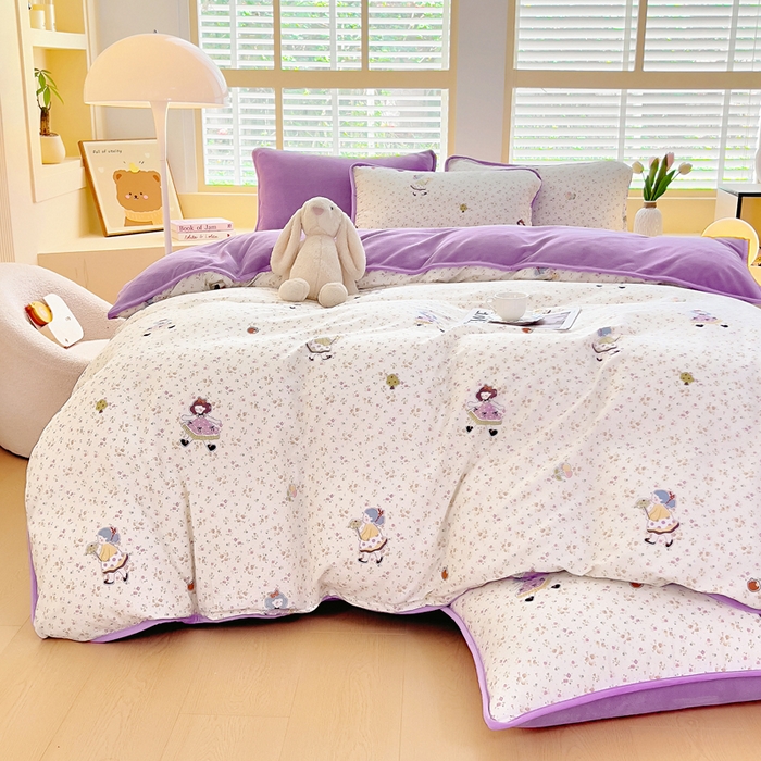 91家纺网 家纺一手货源 找家纺 琪琪阁家纺 2025新款A类全棉纯棉加牛奶绒包边款单被套四件套 春日女孩